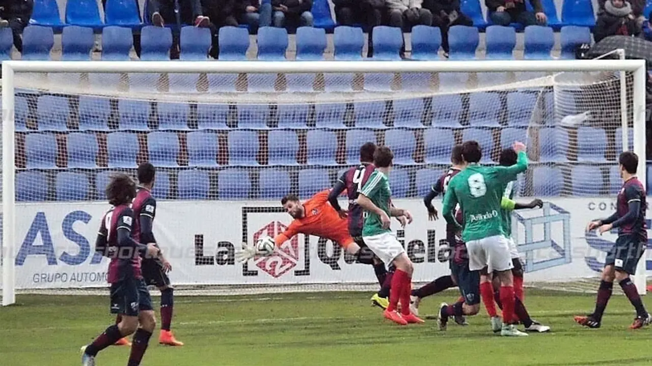Dani Jim&eacute;nez volvi&oacute; a salvar al equipo | Foto: sporthuesca.com / C.Pascual