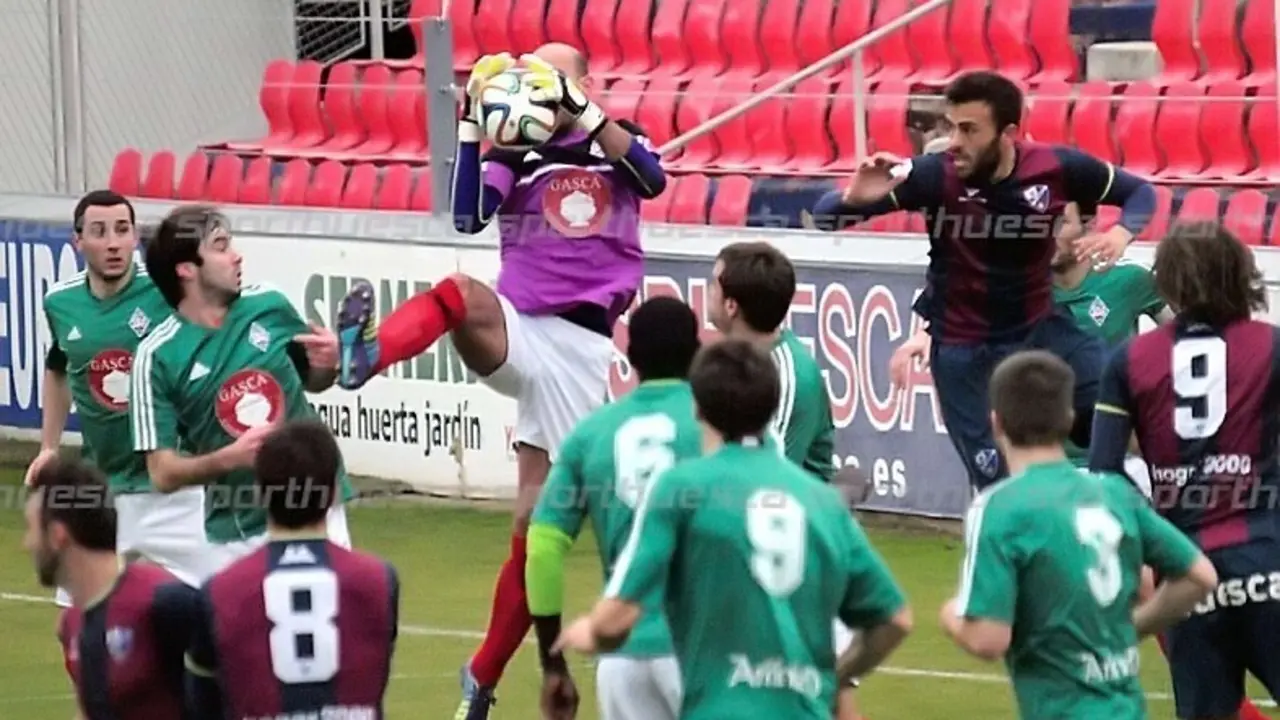 Oier San Miguel evit&oacute; con sus paradas que el Huesca marcara gol | Foto: sporthuesca.com - C.Pascual