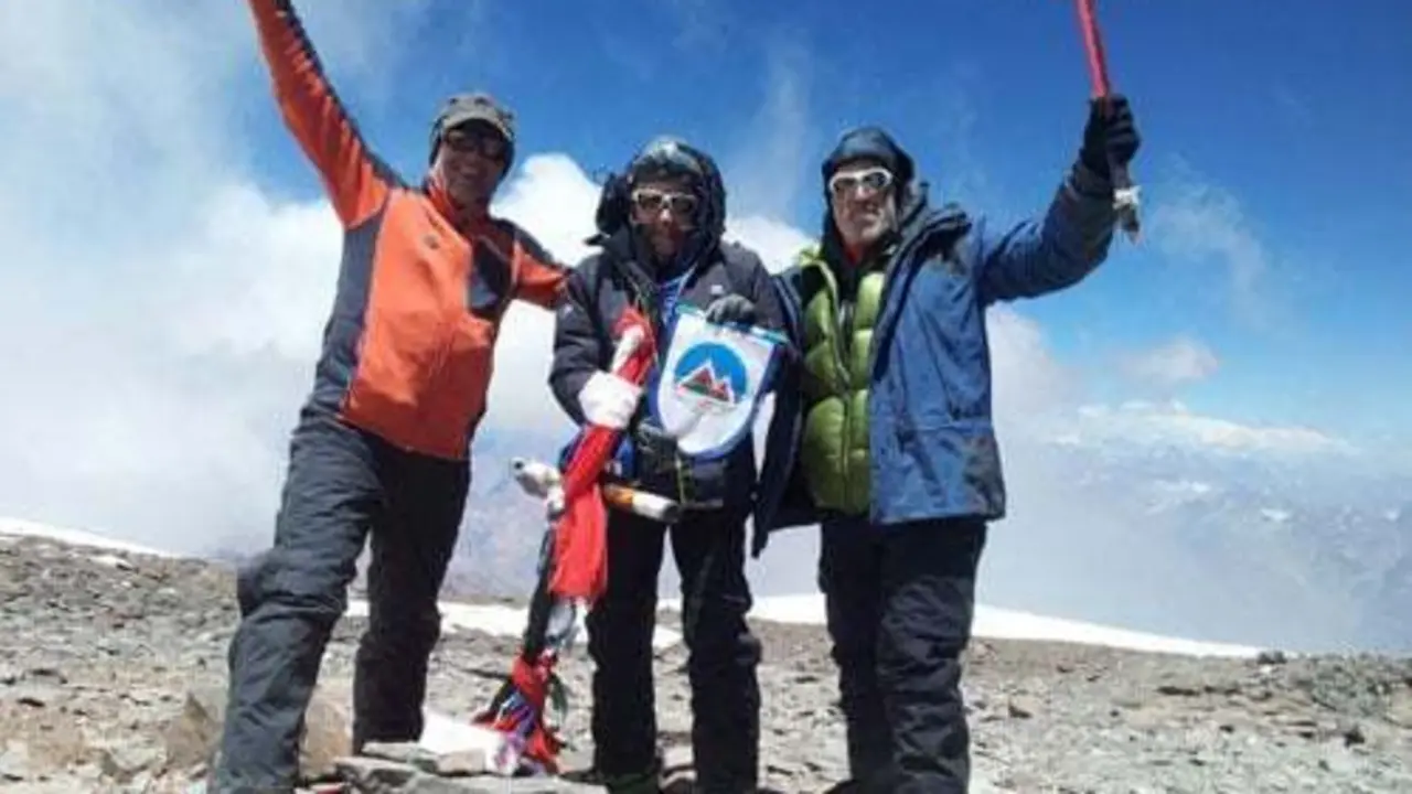 Club Pirineista Mayencos 
Bienvenido a la Web del Club Pirine&iacute;sta Mayencos. Monta&ntilde;a, esqu&iacute; alpino, esqu&iacute; de fondo, triatl&oacute;n, biathlon y orientaci&oacute;n
  img 
Tres socios de Mayencos hacen cumbre en el Aconcagua | Foto: CP Mayencos