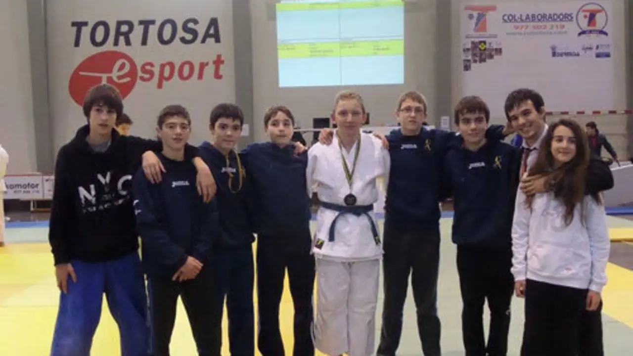 Foto de familia de los judokas | Imagen: Club Judo Bin&eacute;far