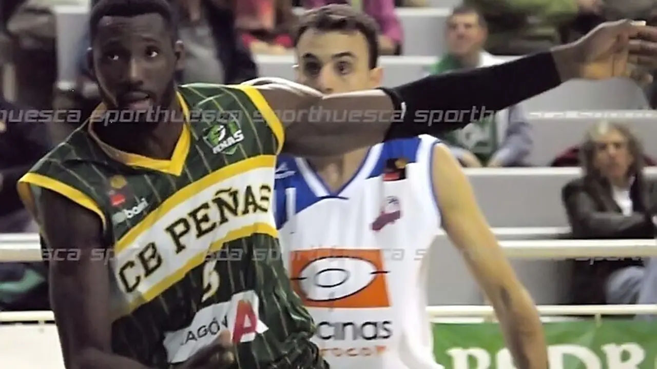 Orukpe en el partido ante el Cocinas.com |Imagen: sporthuesca.com (C.Pascual)