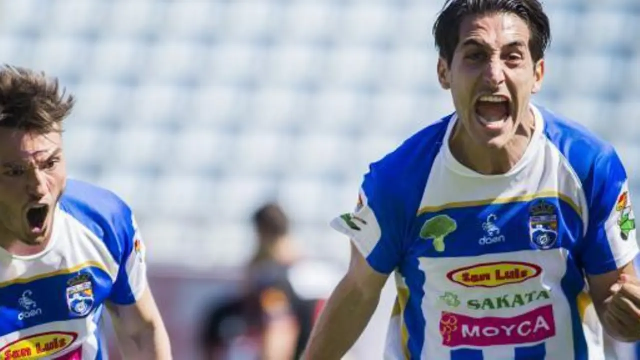 Pallar&eacute;s celebra un gol junto a Josan en su etapa en La Hoya de Lorca