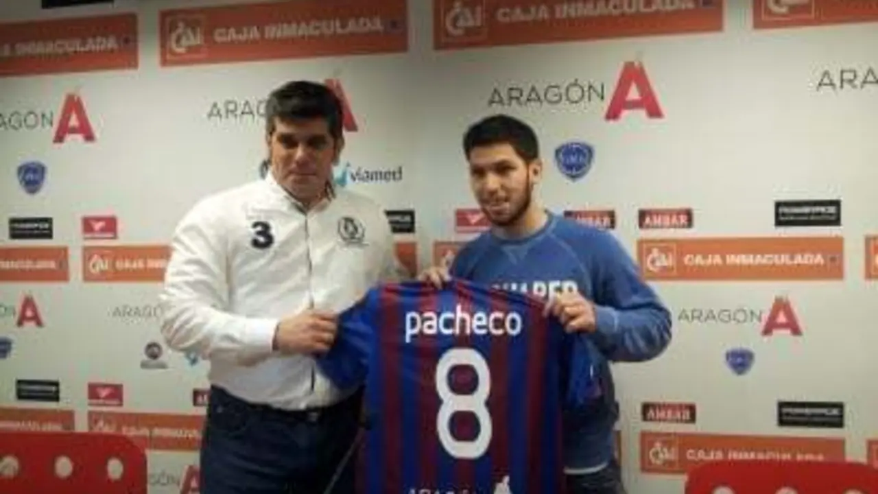 Dani Pacheco en su presentaci&oacute;n con el Huesca | FOTO: SD Huesca