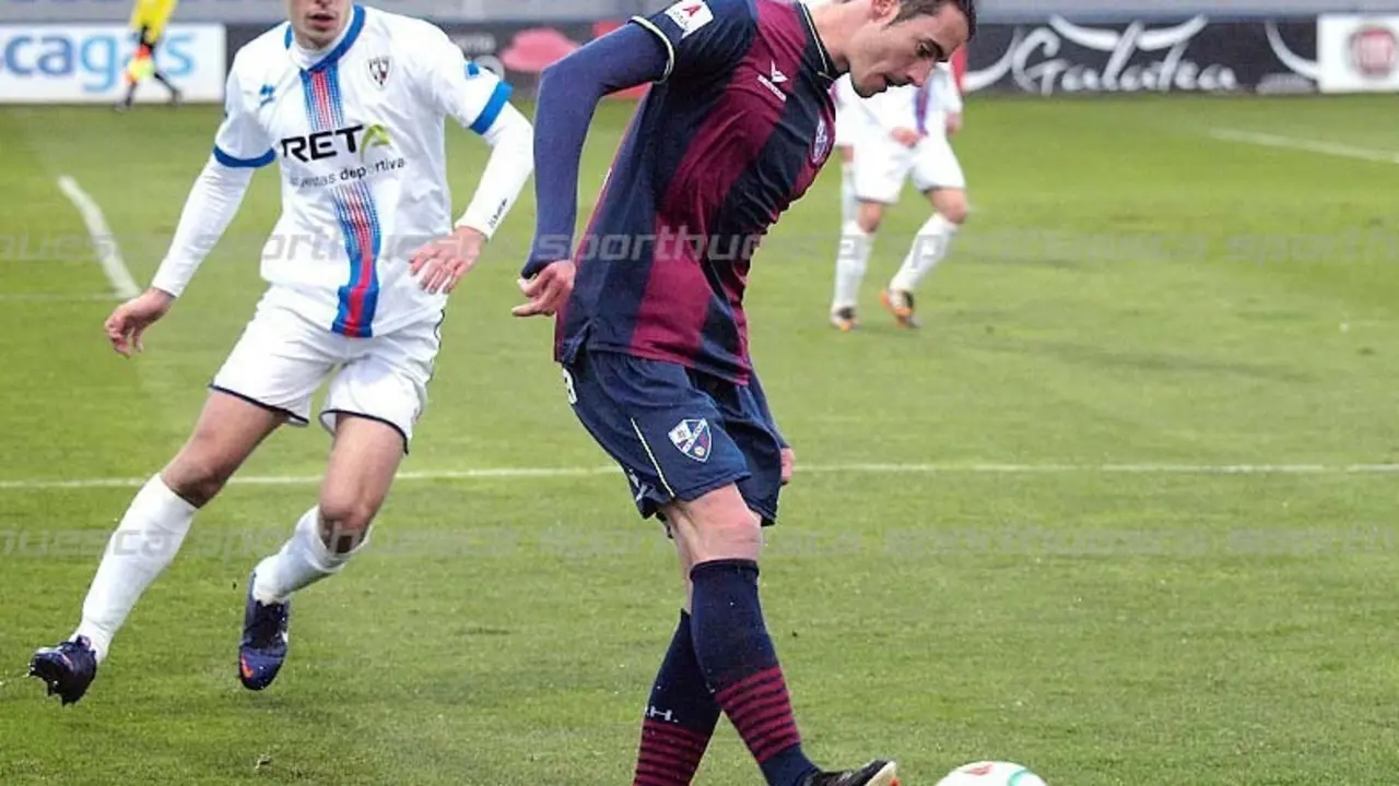 David Mainz frente al Barakaldo en El Alcoraz | Foto: sporthuesca / C.Pascual