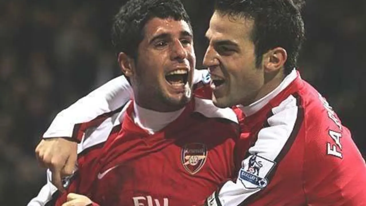 Fran M&eacute;rida junto a Cesc F&aacute;bregas en el Arsenal | Foto: telegraph.co.uk