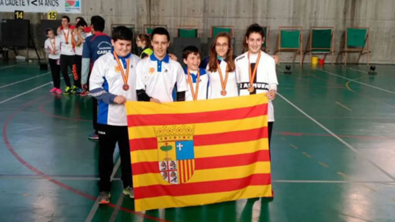 Imagen de los deportistas portando las medallas conseguidas | Foto: 