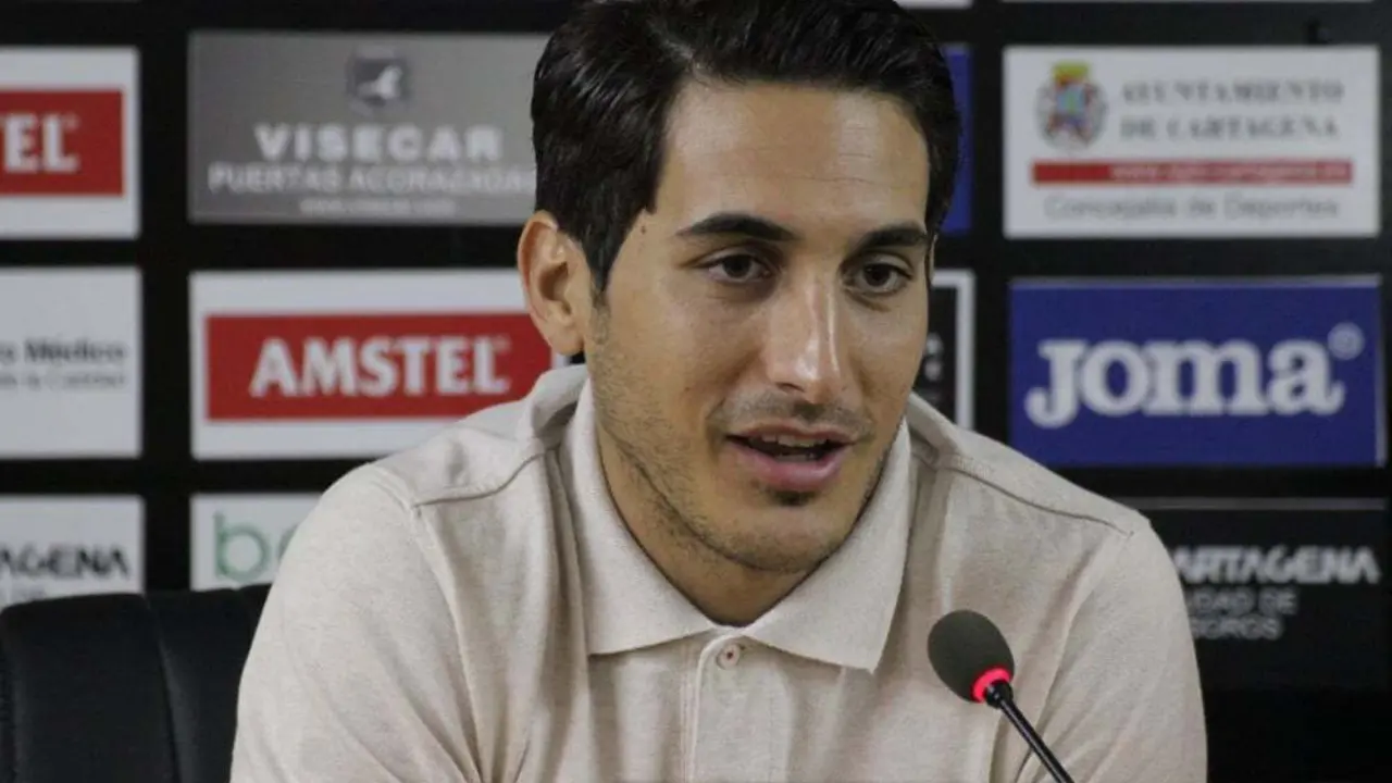 Pablo Pallar&eacute;s en una rueda de prensa dada en Cartagena | Foto: cronicasdeportivasdecartagena.com