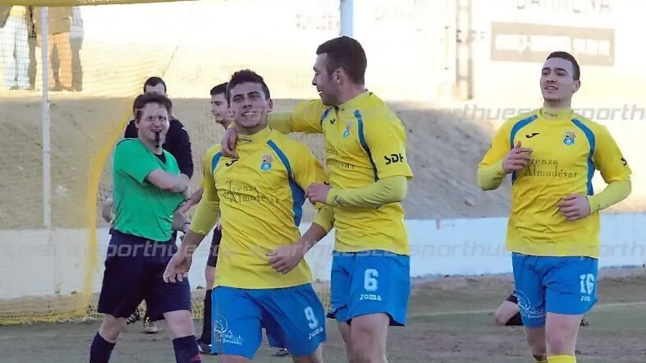 Ram&oacute;n Murillo celebra el gol que le marc&oacute; al Illueca | Foto: sporthuesca.com - C.Pascual