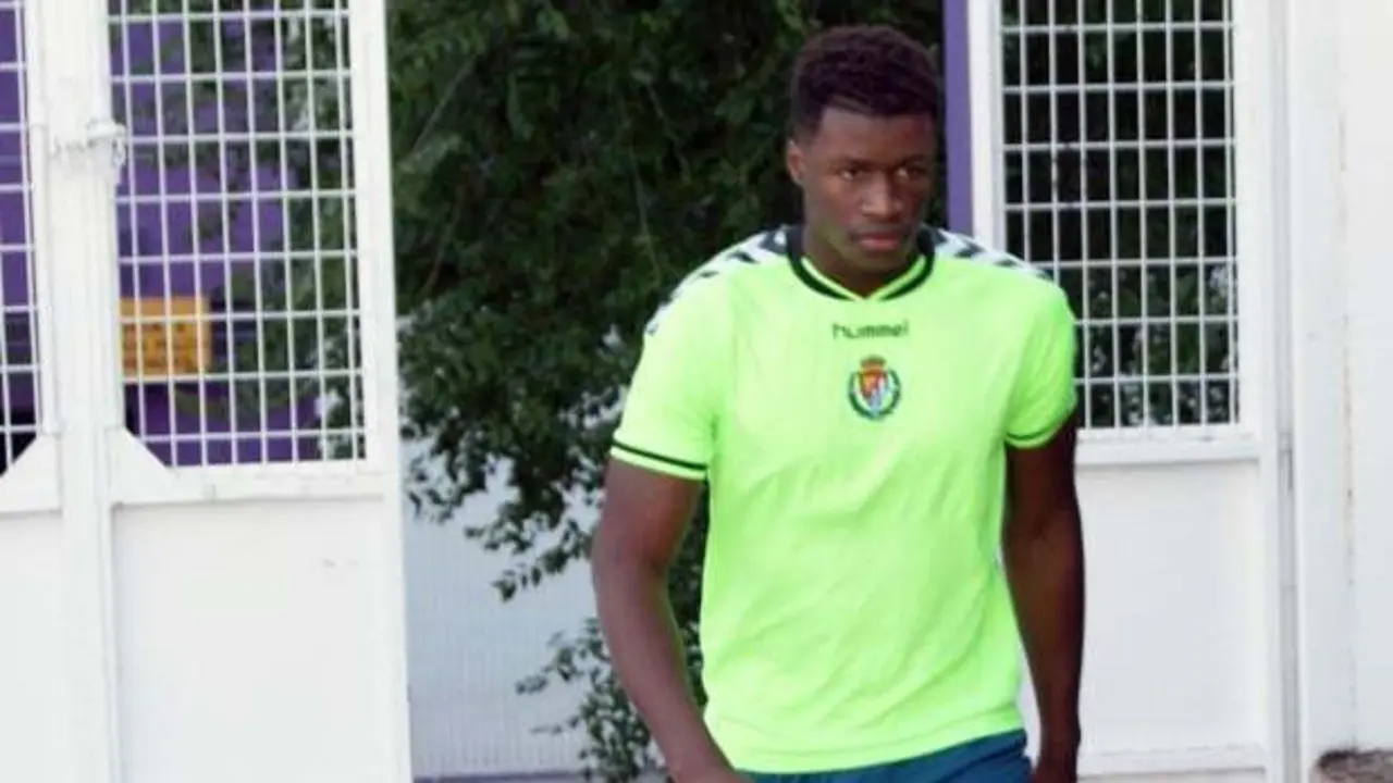 Sekou Gassasma llegando a un entrenamiento del Valladolid Promesas | Foto: realvalladolid.es