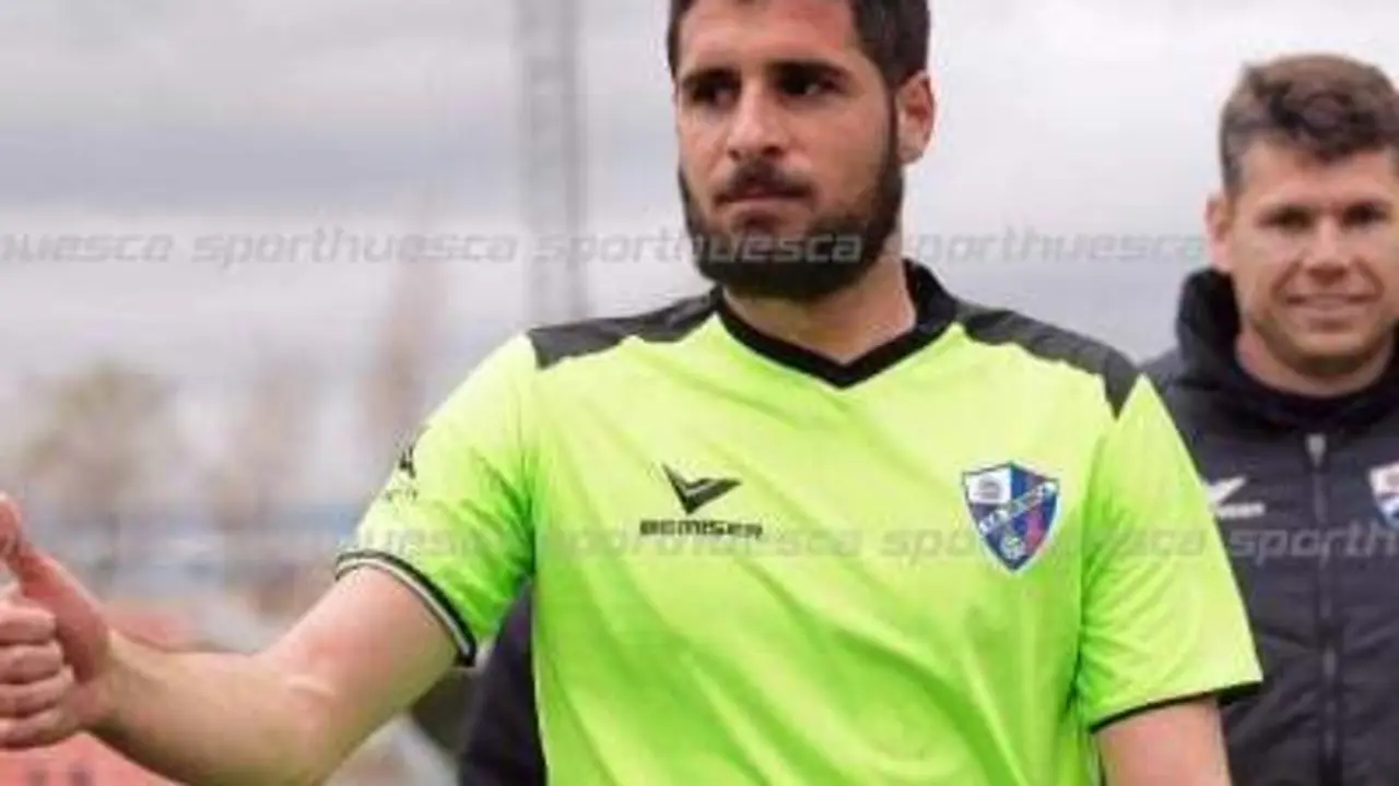 Fran M&eacute;rida tiene un a&ntilde;o m&aacute;s de contrato | Foto: sporthuesca.com - C.Pascual