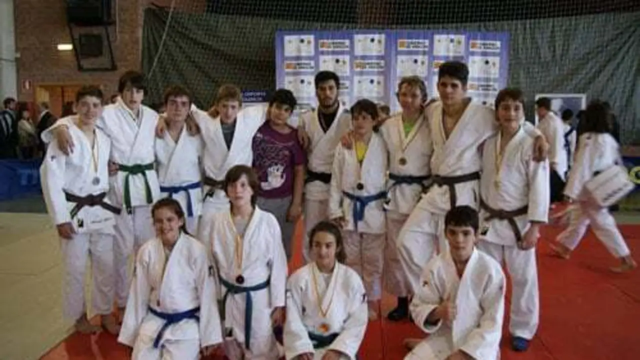 Deportistas del CJ Bin&eacute;far en el Campeonato de Arag&oacute;n | Foto: Club Judo Bin&eacute;far