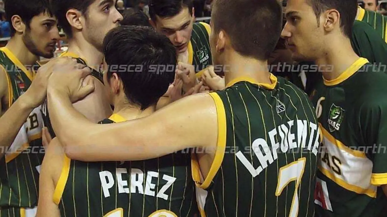 Imagen del encuentro entre el Pe&ntilde;as y el Lleida / Foto: sporthuesca.com / C.Pascual