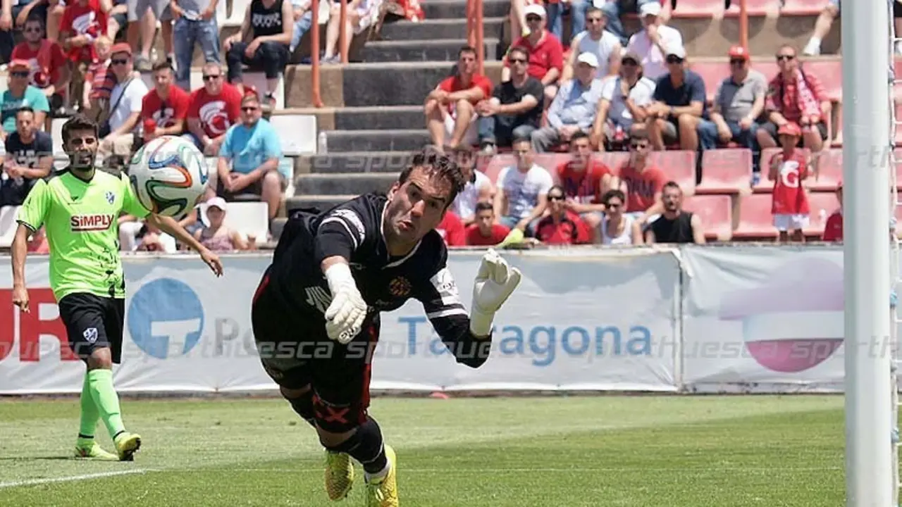 Manolo Reina en la final por el ascenso a Segunda que acab&oacute; ganando el N&agrave;stic | Foto: C.Pascual