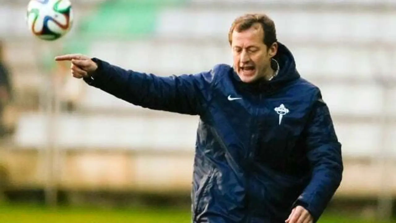 Manolo Garc&iacute;a dirigiendo al Racing de Ferrol esta temporada | Foto: Mero Barral / www.ferrol360.es