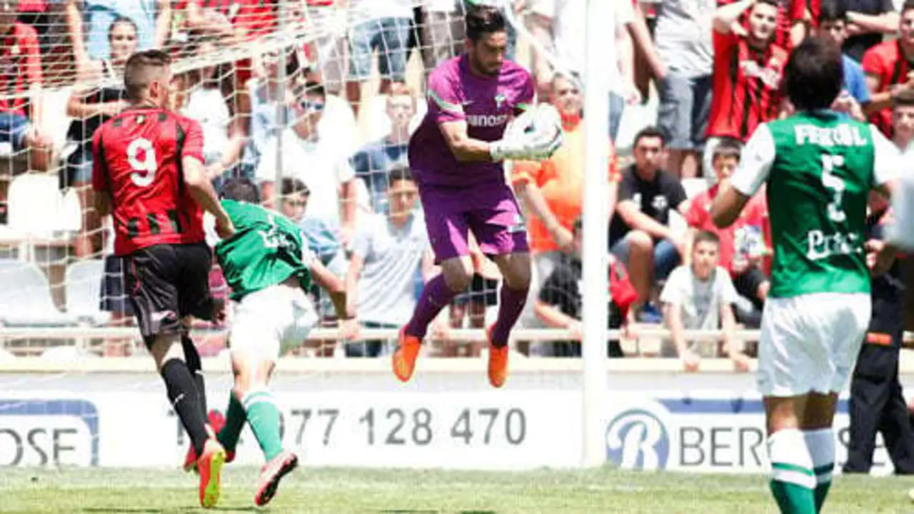 Ian Mackay en el enuentro frente al Reus | Foto: Mero Barral / ferrol360.es
