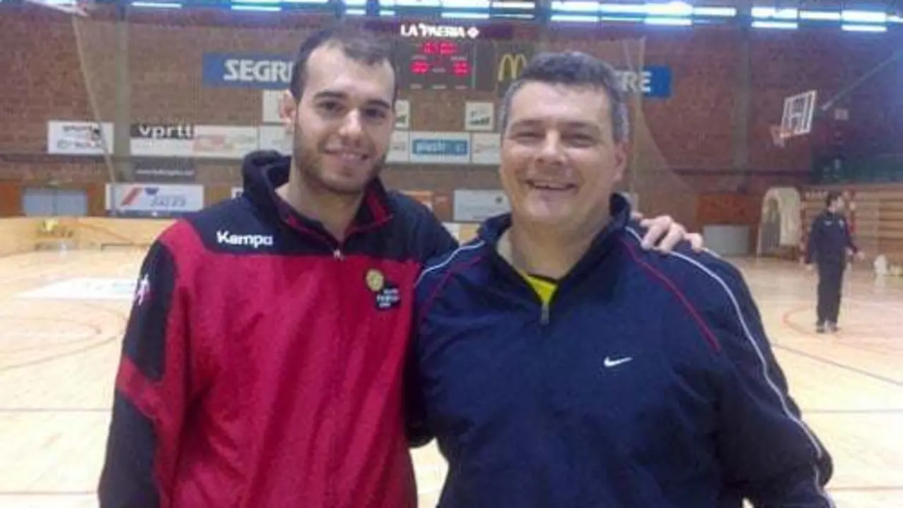 Jorge Solanes (izda) junto a Xavi Pascual, entrenador del FC Barcelona | Foto: Facebook