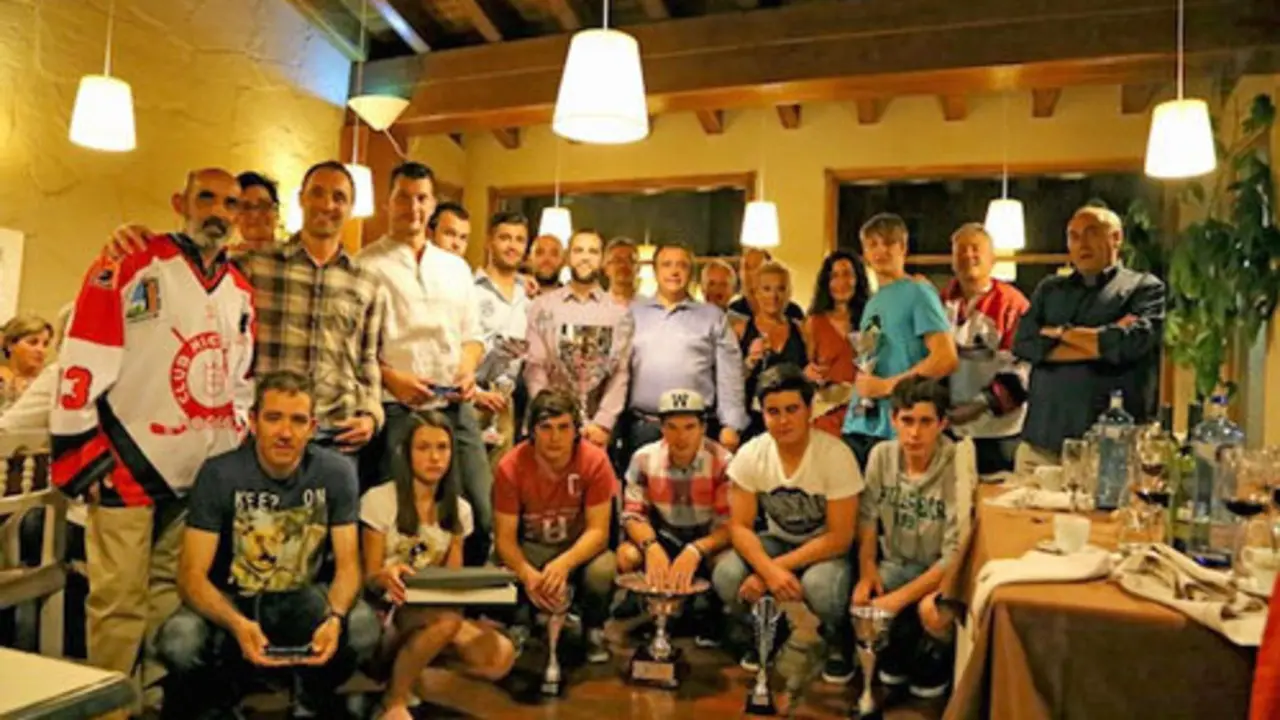 CH Jaca premio a los mejores deportistas en una cena de fin de temporada | Foto: CH Jaca