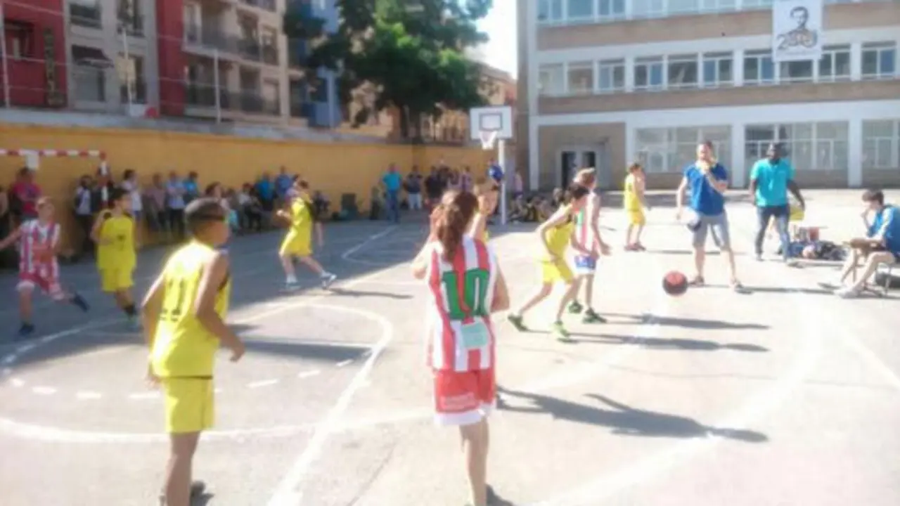 Imagen durante la jornada plagada de baloncesto. | Foto: CB Boscos.