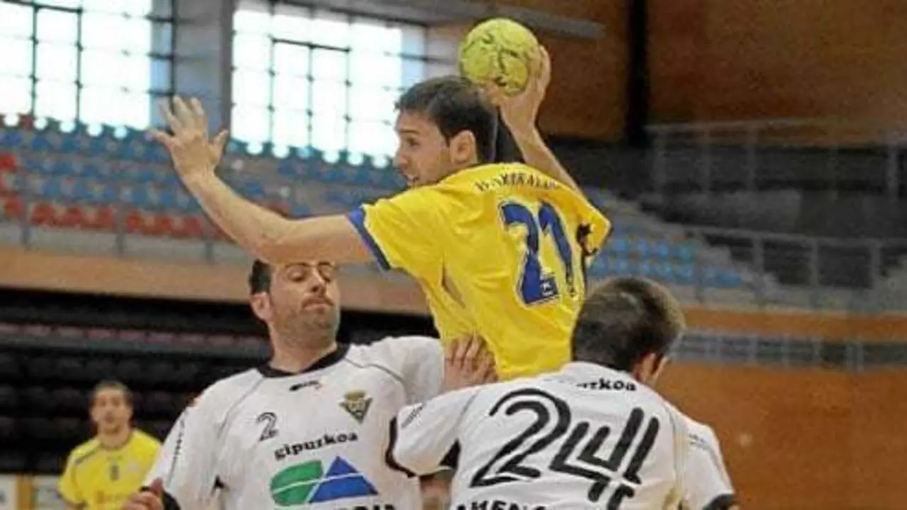 Oier Garc&iacute;a se compromete con BM Huesca | Foto: El Correo