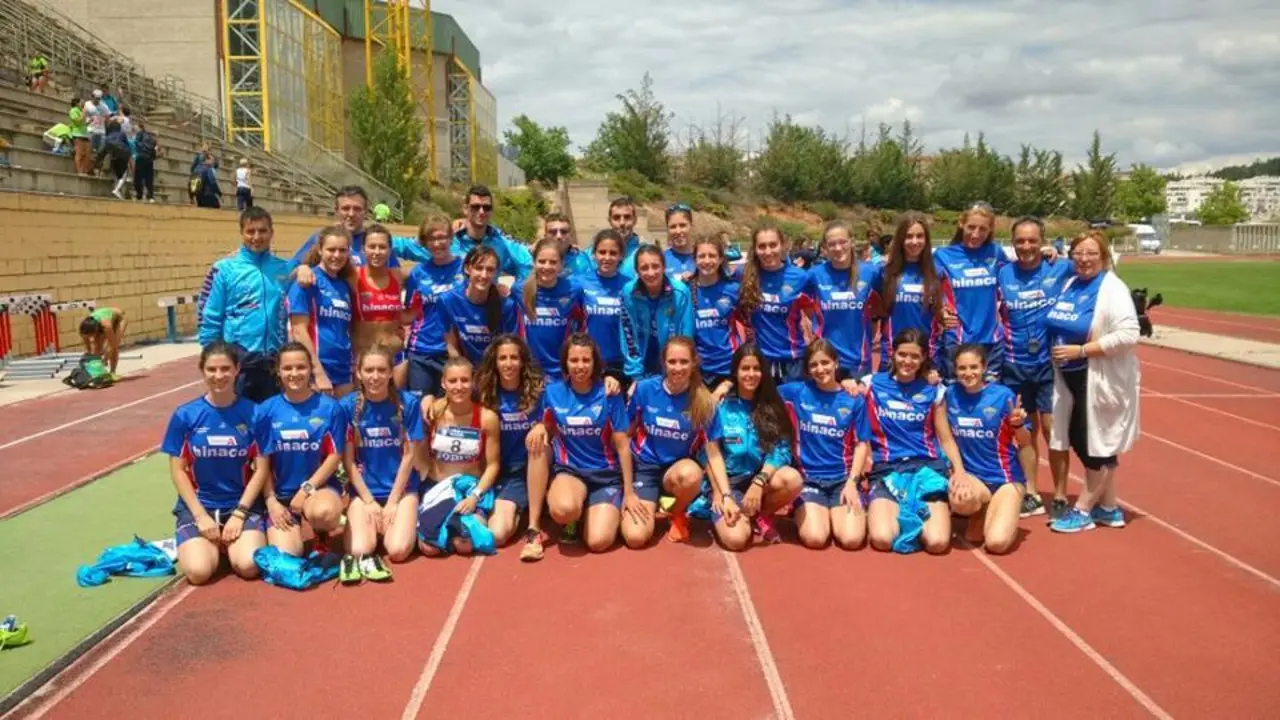 El equipo femenino de Hinaco Monzon tr&aacute;s el ascenso.