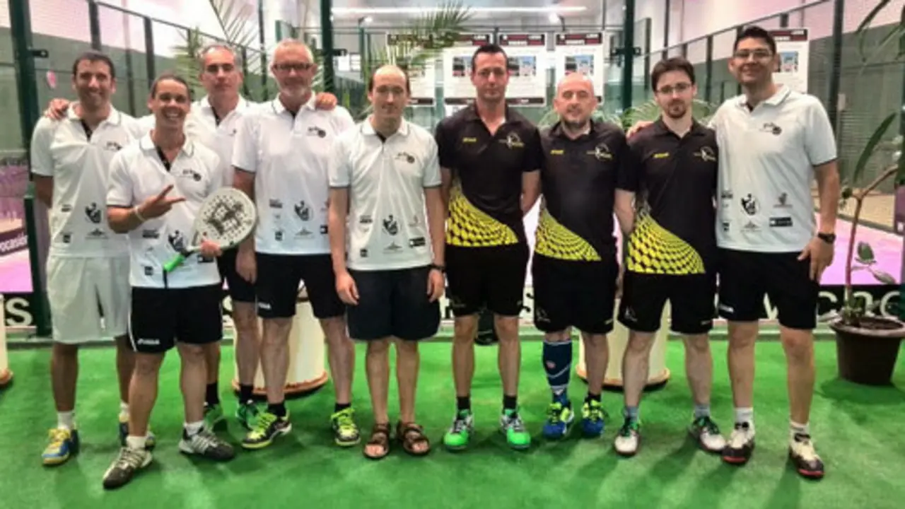 Integrantes de los equipos de Punto P&aacute;del 'B' y Club P&aacute;del Barbastro | Foto: Punto P&aacute;del
