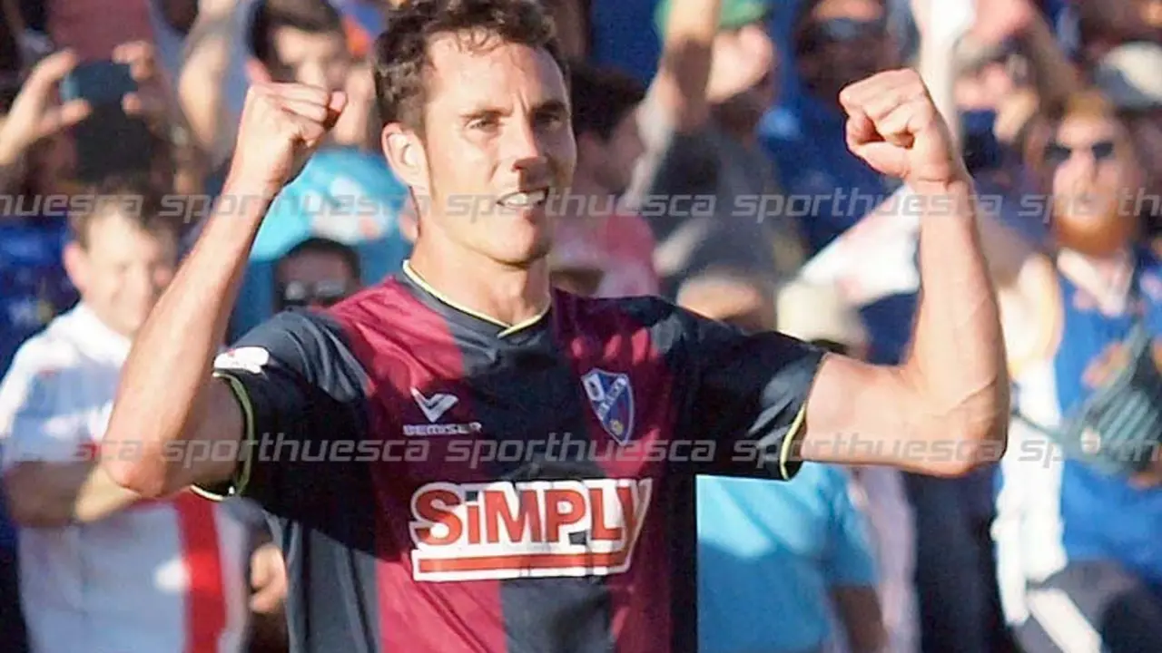 David Mainz celebra su gol al Hurac&aacute;n | Foto: Cord&oacute;n Press