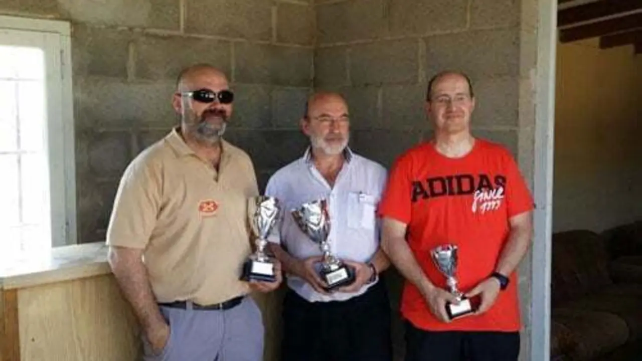 Algunos de los tiradores del CT Loreto con los trofeos conseguidos este pasado fin de semana | Foto: CT Loreto.