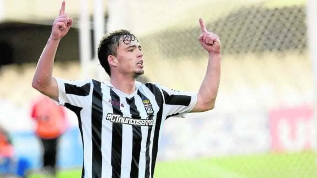 Chus Hevia, ex del Cartagena, podr&iacute;a llegar al Huesca | Foto: fccartagena.laverdad.es