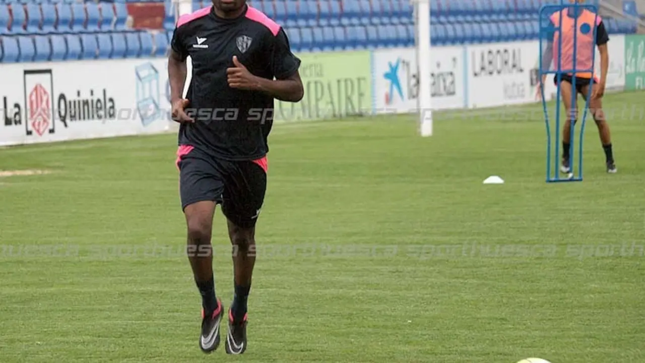 Franck Bambock apunta al once de Anquela frente al Rayo junto a Sastre | Foto: C.Pascual