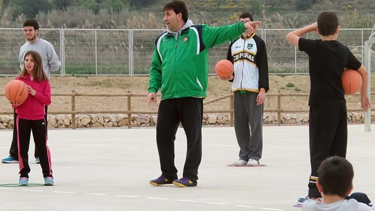 David &Aacute;lvarez dureante uno de los Camp&uacute;s realizados por el Pe&ntilde;as | Imagen. CB Pe&ntilde;as 