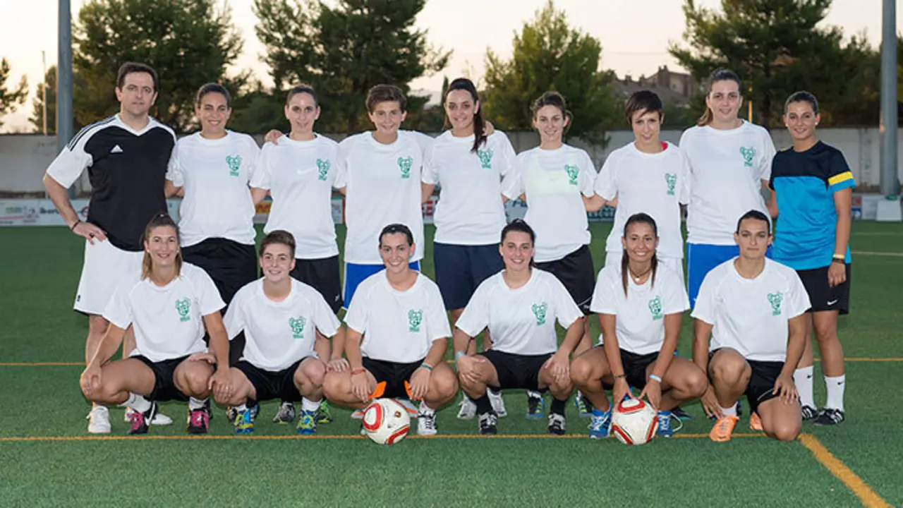 La plantilla oscense en su primer d&iacute;a de trabajo | Foto: futboloscense.es