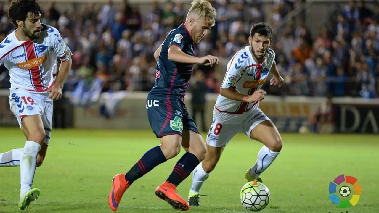 Pacheco con Samu en El Alcoraz | Foto: LFP
