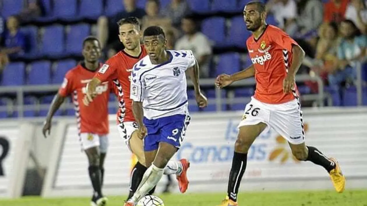Lozano en el partido que enfrent&oacute; al Tenerife con el N&aacute;stic| Foto: marca.com