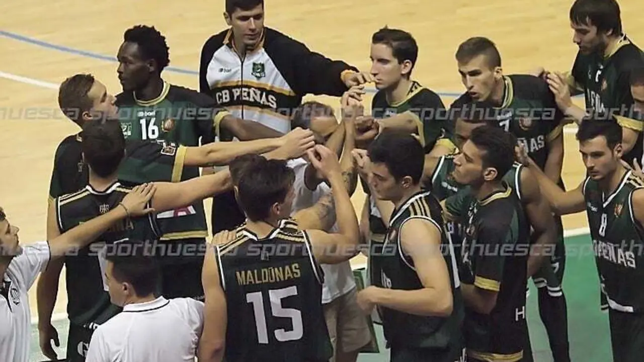 Los jugadores pe&ntilde;istas acaban la pretemporada con victoria | Foto: sporthuesca.com - C.Pascual