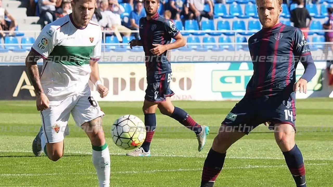 Samu S&aacute;iz y Mandi en el Huesca - Elche de la temporada pasada | Foto: C.Pascual