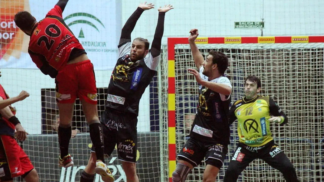 Balonmano Puente Genil - Bada Huesca /foto ABC Cordoba