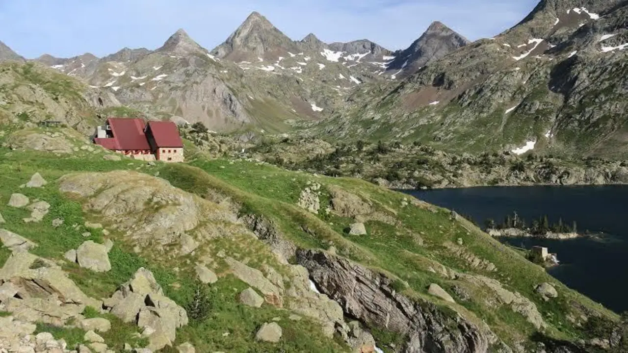 Refugio de Respomuso. Foto: Pe&ntilde;a Guara
