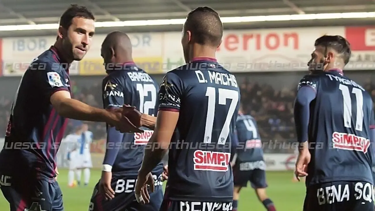 Los jugadores del Huesca celebran el gol de Darwin al Legan&eacute;s | Foto: C.Pascual