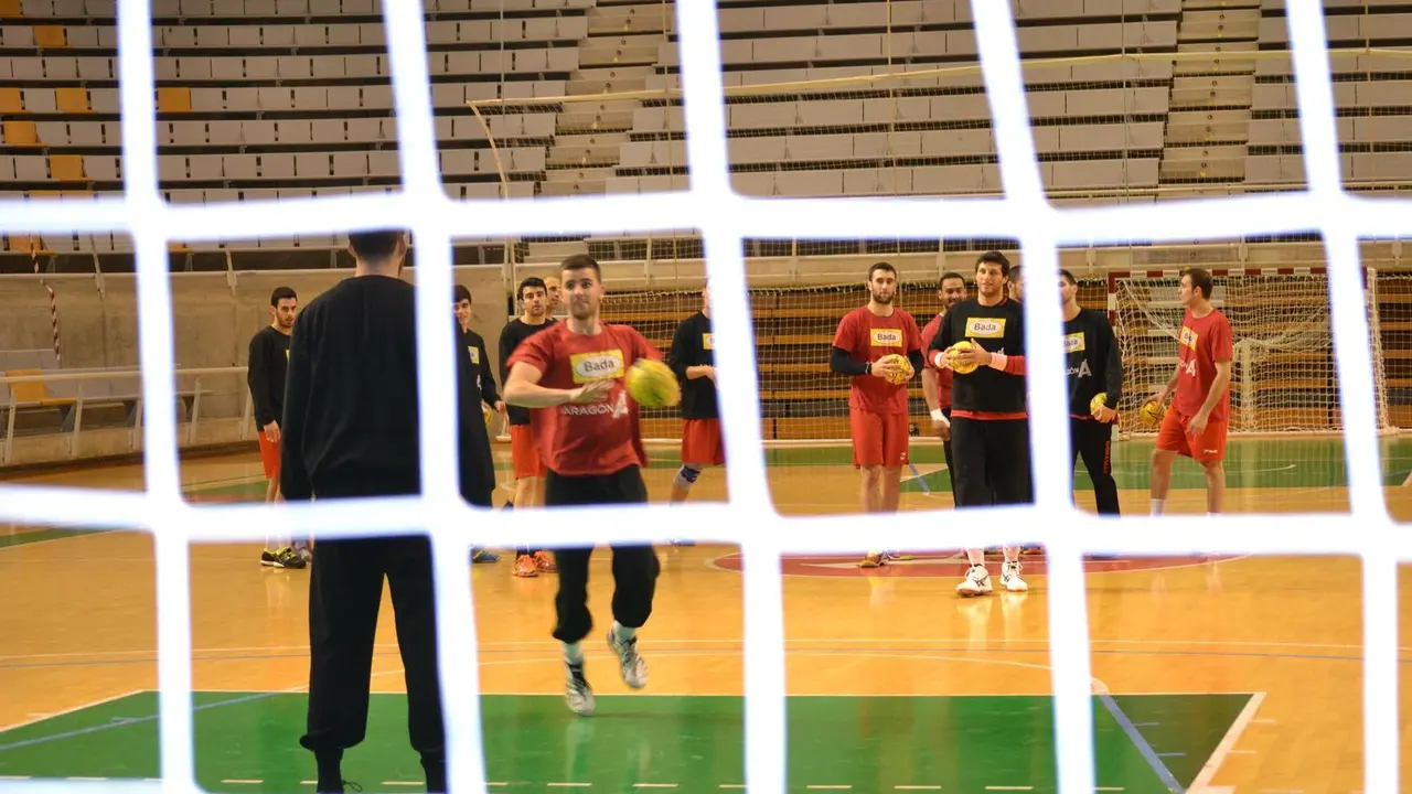 &Aacute;lvaro Cabanas, en un entrenamiento del Bada Huesca. Foto: Sporthuesca