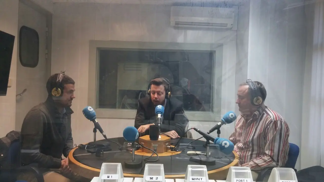 Antonio Or&uacute;s y Alberto Gracia (derecha) en directo en COPE Huesca