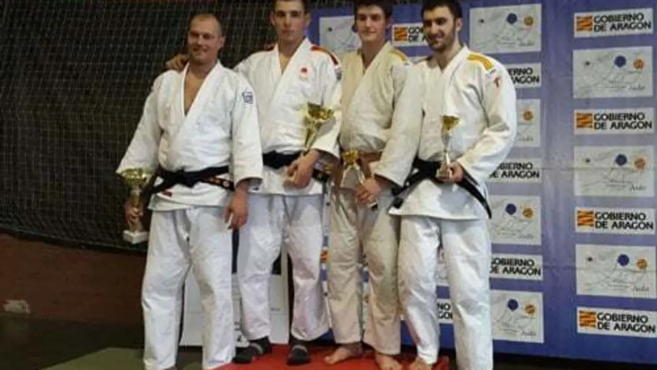 Imagen de los triunfadores en el Campeonato | Foto: CJ Bin&eacute;far