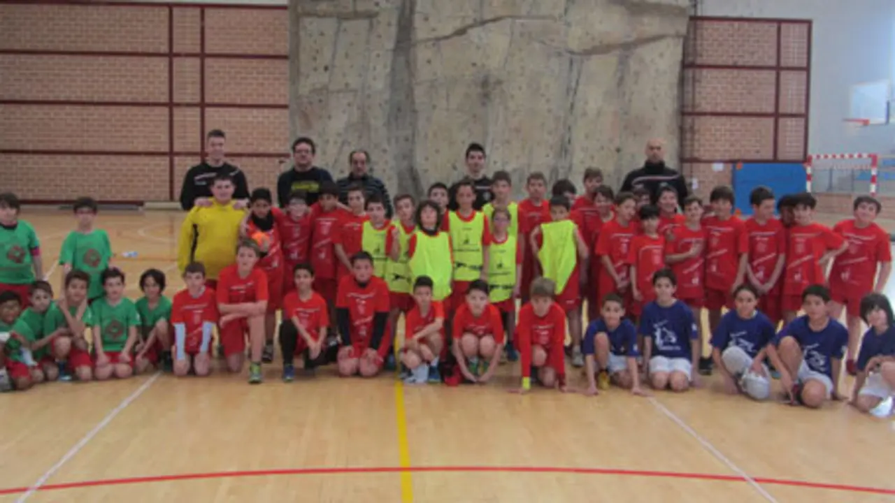 Foto de familia de los participantes en la jornada en Monz&oacute;n | Foto: BM Huesca