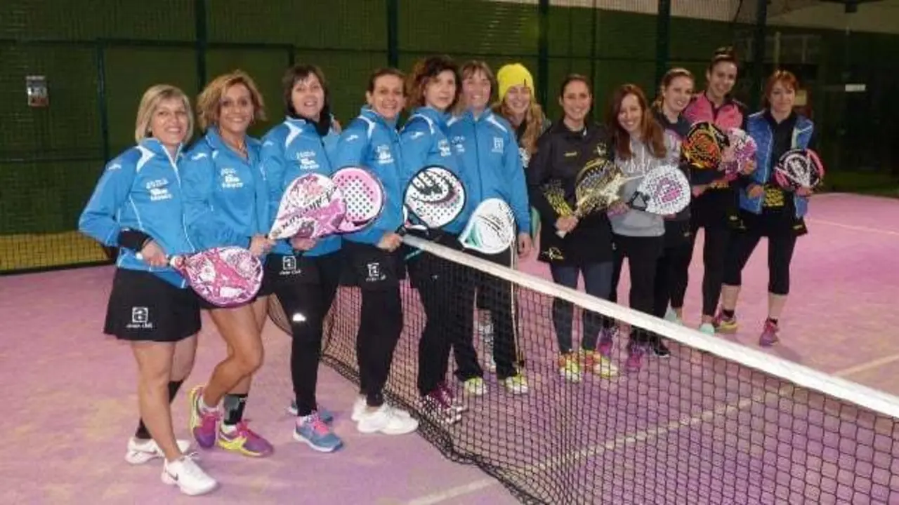 Imagen de las deportistas en uno de los enfrentamientos | Foto: Airon Club