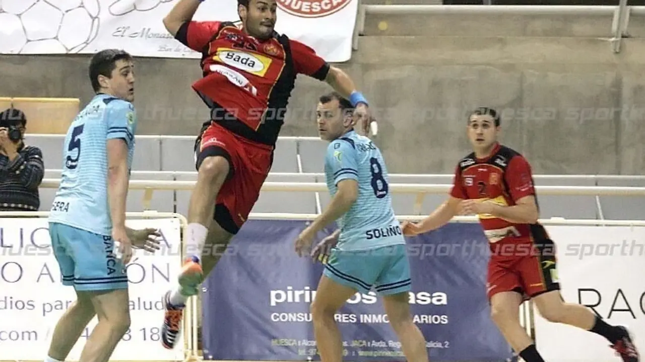 Dij&agrave; y Oier en el partido de la pasada temporada contra Cangas en el Palacio de los Deportes. Foto: sporthuesca.com 