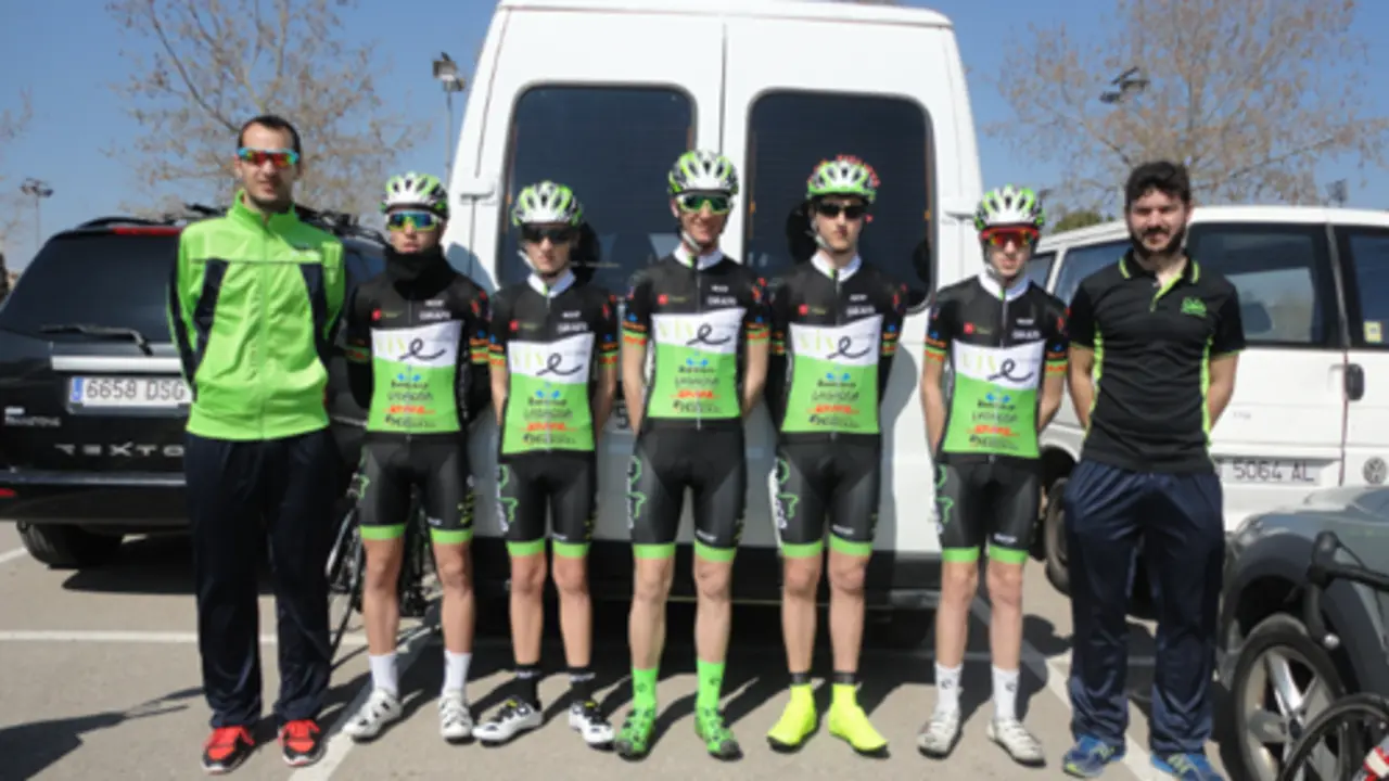 Foto del equipo en la carrera.