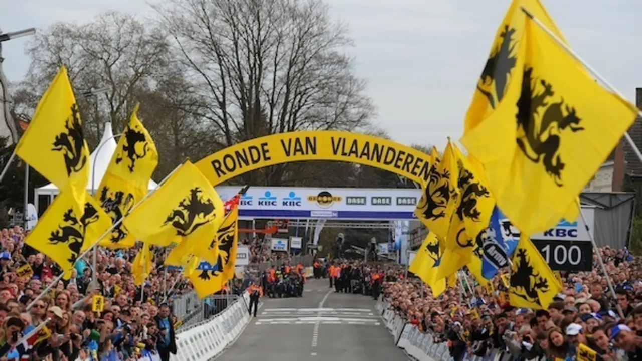 Cycling : 95th Tour of Flanders 2011
Illustration Illustratie / Arrival Arrivee Aankomst/ Public Publiek Spectators / Fans Supporters / 
Brugge - Meerbeke ( Ninove) (256 Km)/  
Ronde van Vlaanderen / Tour des Flandres / RVV / Bruges /(c)Tim De Waele
