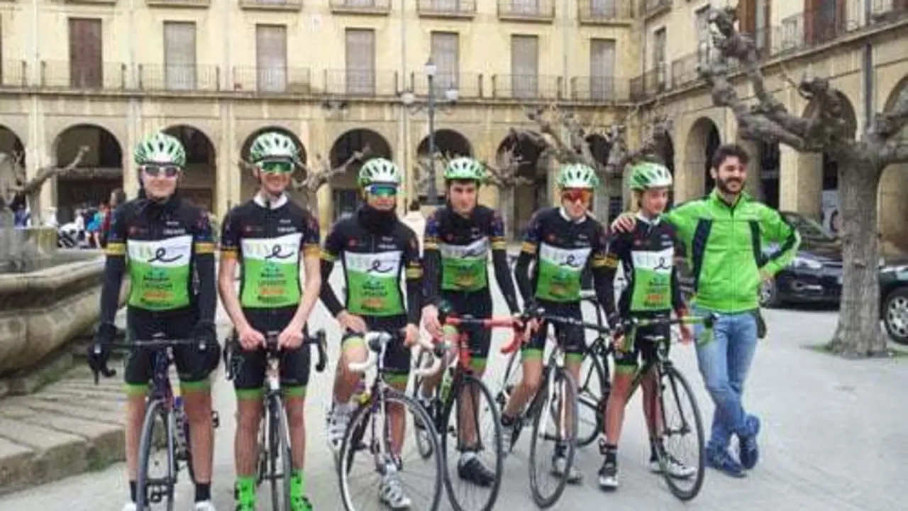Imagen del equipo en Tafalla | Foto: CC Oscense
