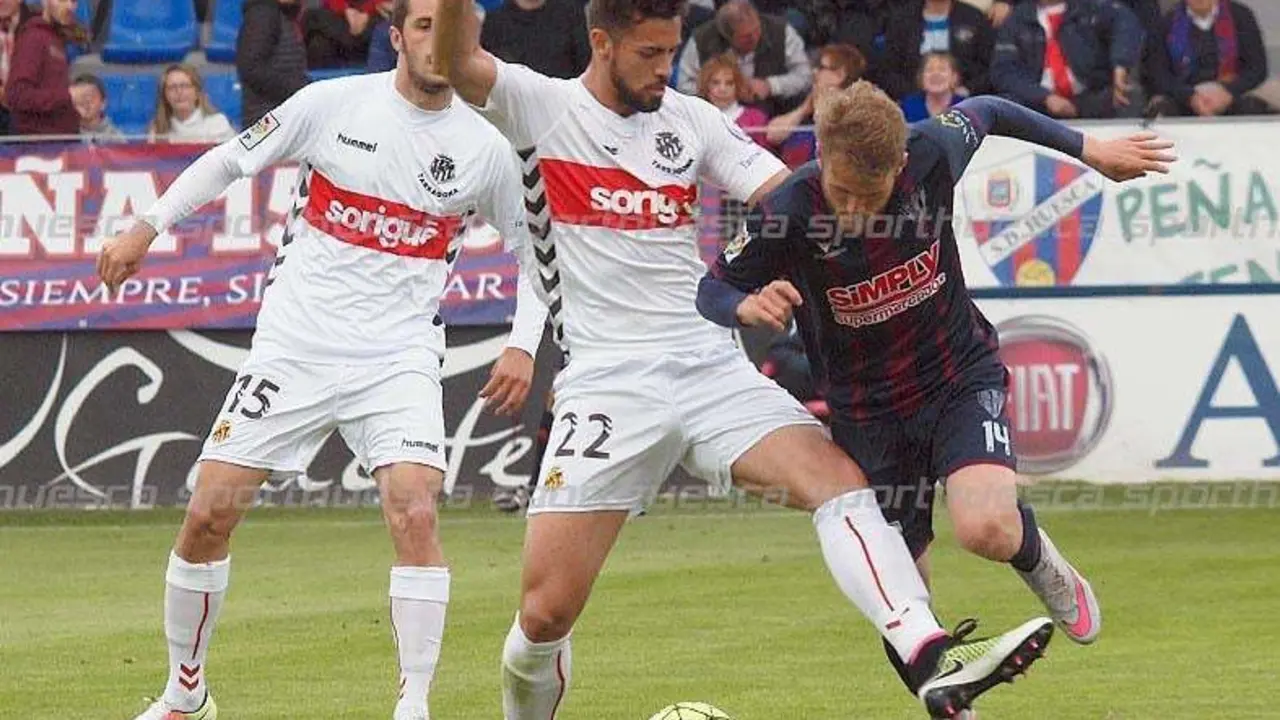 La SD Huesca necesita hacerse con los tres puntos este s&aacute;bado en el Nou Estadi de Tarragona (18.00 horas) | Foto: C.Pascual