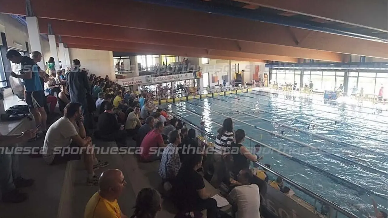 Gran ambiente en la piscina Almeriz | Foto: C.Pascual