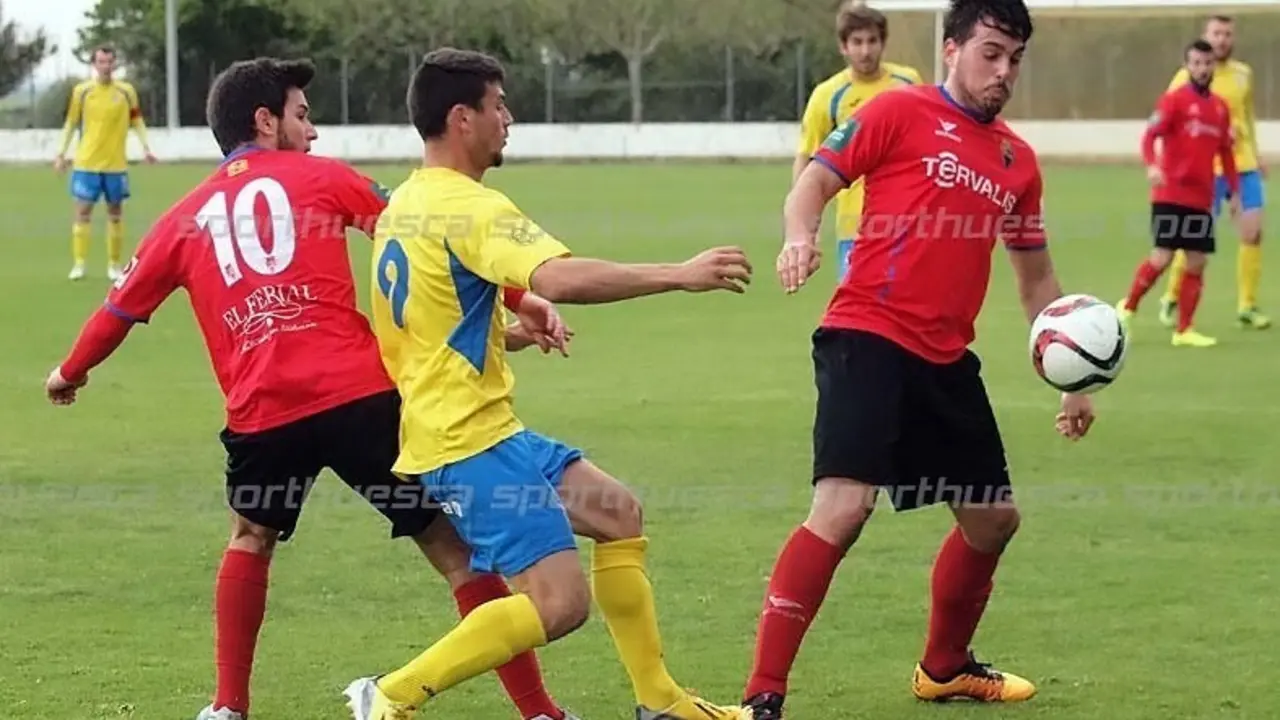 Imagen del partido entre Almud&eacute;var y Teruel | Foto: C.Pascual